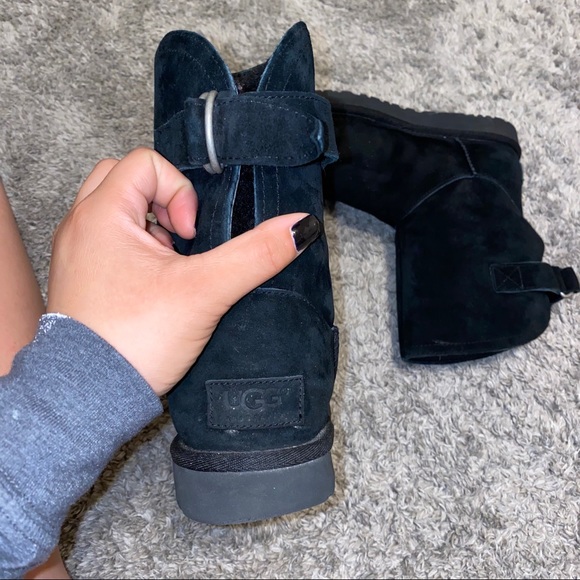 Black uggs - Picture 2 of 2